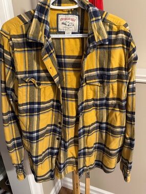American Eagle Outfitters Men's Yellow and Navy Plaid Button-Down Shirt